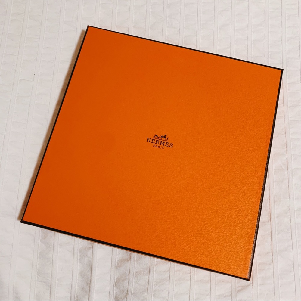 *SOLD* Hermès Box with tissue